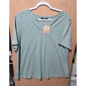 Bloomchic Size 1X Ladies Pale Green T-Shirt Casual Everyday Top